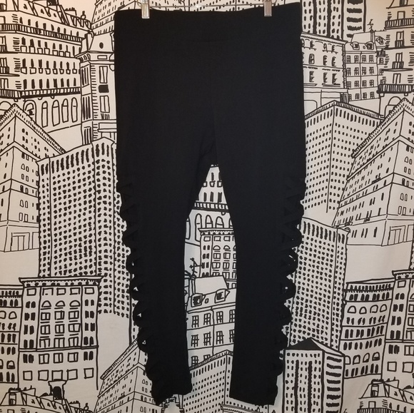 BLACK LATTICE MESH LEGGING - Picture 2 of 5